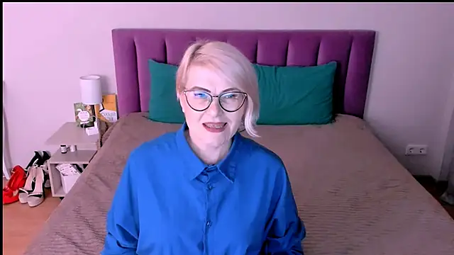 sabrinamacmarren online show from 11-03-25, 03:26