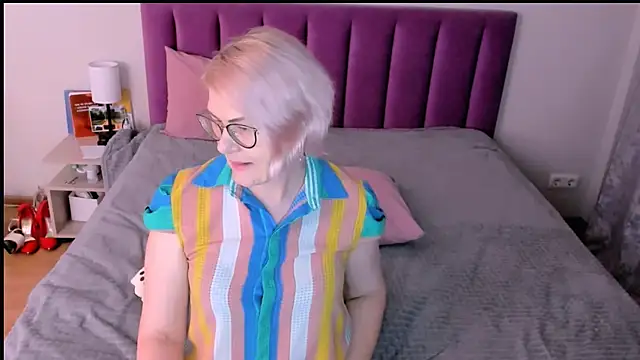 sabrinamacmarren online show from 12-05-25, 06:06