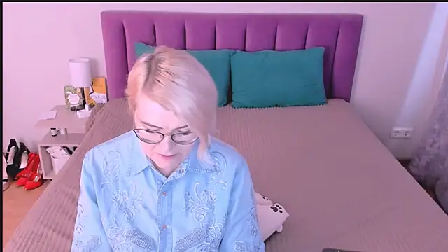 sabrinamacmarren online show from 11-02-25, 01:16