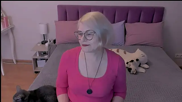 sabrinamacmarren online show from 03-09-25, 04:11