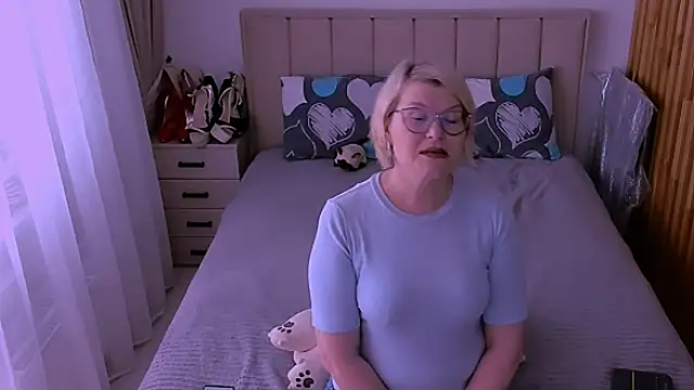 sabrinamacmarren online show from 06-19-26, 01:06