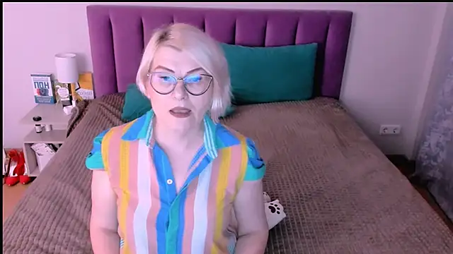 sabrinamacmarren online show from 11-12-25, 01:59