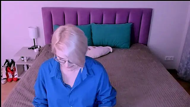 sabrinamacmarren online show from 09-22-25, 04:57
