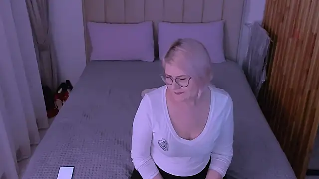 sabrinamacmarren online show from 03-24-26, 05:13