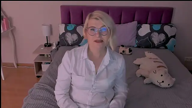 sabrinamacmarren online show from 02-26-25, 07:32
