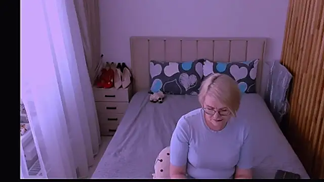 sabrinamacmarren online show from 05-13-26, 02:02