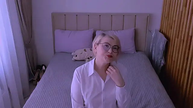 sabrinamacmarren online show from 03-29-26, 08:27