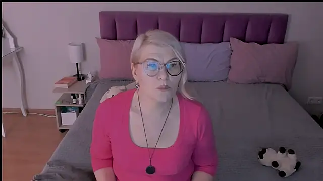 sabrinamacmarren online show from 03-18-25, 07:44