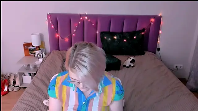 sabrinamacmarren online show from 12-13-25, 08:04