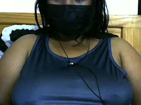 Snapshot of Artinah22 chatting on 02-19-25, 08:41 Artinah22 online show from 02-19-25, 08:41