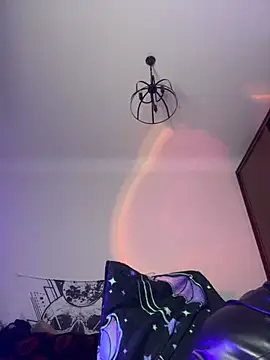 Snapshot of pinkbow chatting on 12-28-24, 11:05 pinkbow online show from 12-28-24, 11:05