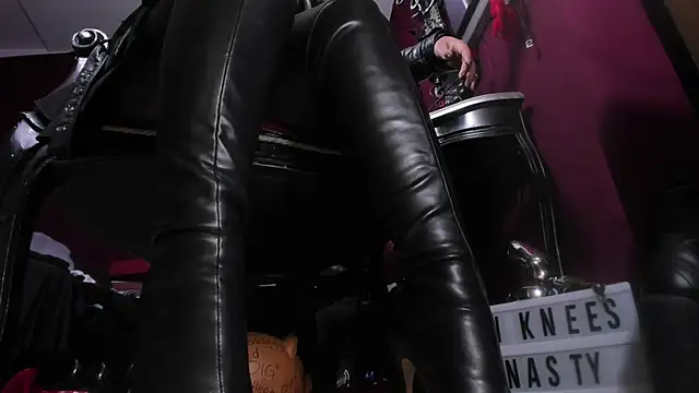 MeGoddesSara online show from 01-09-26, 04:08