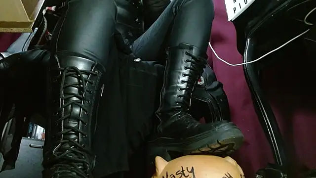 Snapshot of MeGoddesSara chatting on 07-11-26, 08:31 MeGoddesSara online show from 07-11-26, 08:31