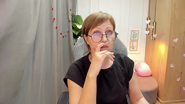 Snapshot of Paris_Cherry chatting on 02-18-25, 04:36 Paris Cherry online show from 02-18-25, 04:36