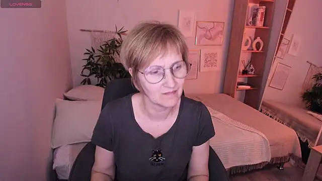 Paris Cherry online show from 04-19-26, 12:50