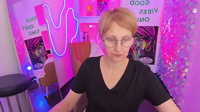 Snapshot of Paris_Cherry chatting on 05-03-26, 05:49 Paris Cherry online show from 05-03-26, 05:49