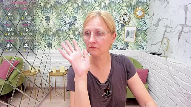 Snapshot of Paris_Cherry chatting on 09-14-25, 08:42 Paris Cherry online show from 09-14-25, 08:42