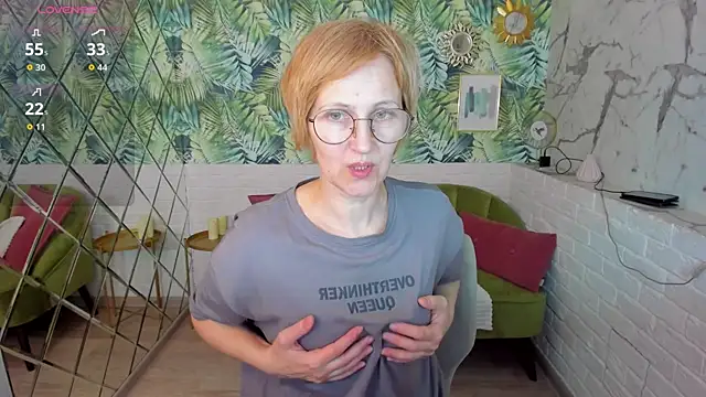 Snapshot of Paris_Cherry chatting on 05-08-26, 04:38 Paris Cherry online show from 05-08-26, 04:38