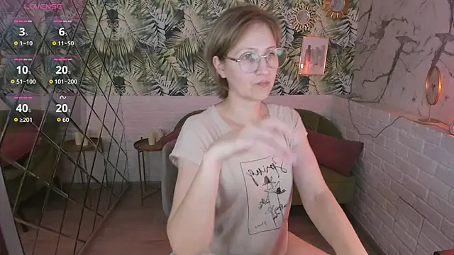 Paris Cherry online show from 12-13-25, 08:26