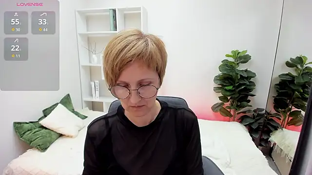 Paris Cherry online show from 03-21-26, 06:01