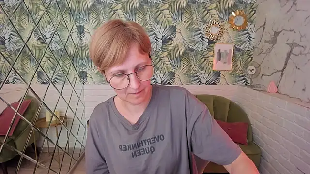Snapshot of Paris_Cherry chatting on 05-30-26, 06:02 Paris Cherry online show from 05-30-26, 06:02