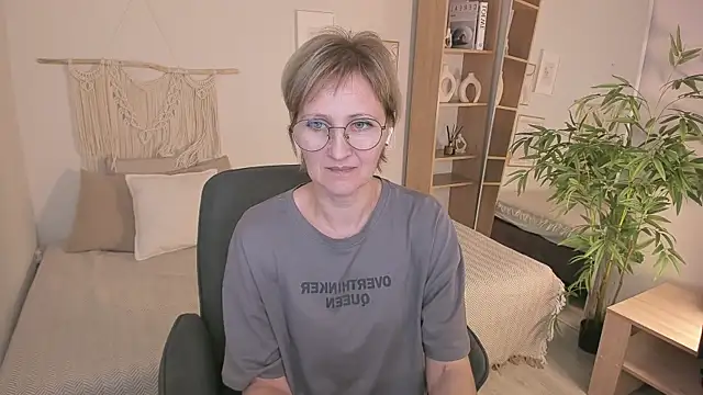 Snapshot of Paris_Cherry chatting on 10-26-25, 08:31 Paris Cherry online show from 10-26-25, 08:31