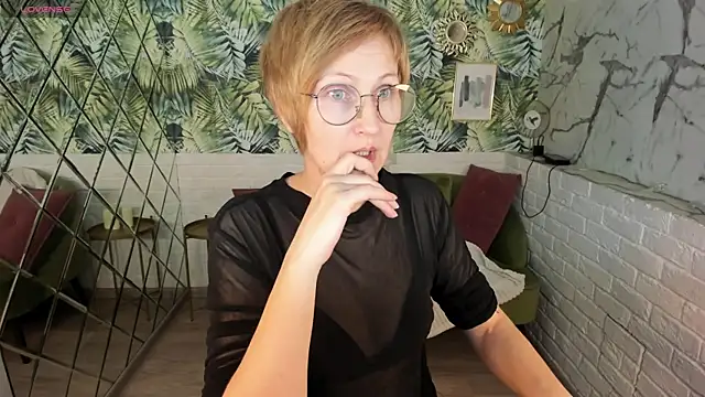 Paris Cherry online show from 04-14-26, 04:06