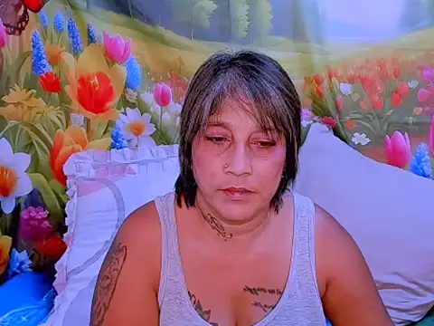 Snapshot of indianroxy chatting on 11-15-25, 06:39 indianroxy online show from 11-15-25, 06:39