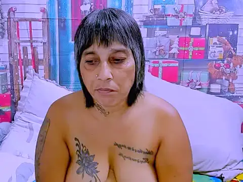 Snapshot of indianroxy chatting on 12-22-25, 05:07 indianroxy online show from 12-22-25, 05:07