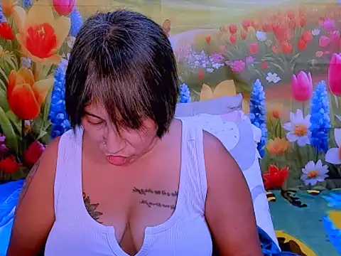 Snapshot of indianroxy chatting on 11-18-25, 04:43 indianroxy online show from 11-18-25, 04:43