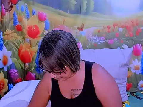 Snapshot of indianroxy chatting on 11-15-25, 06:45 indianroxy online show from 11-15-25, 06:45