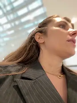 Snapshot of MariiD chatting on 11-12-25, 08:51 MariiD online show from 11-12-25, 08:51