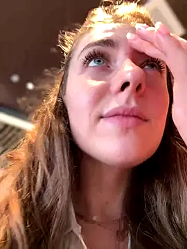 Snapshot of MariiD chatting on 12-19-25, 10:06 MariiD online show from 12-19-25, 10:06