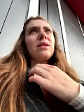 Snapshot of MariiD chatting on 12-18-25, 10:19 MariiD online show from 12-18-25, 10:19