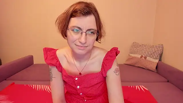 Snapshot of MarilynDream chatting on 10-17-25, 11:50 MarilynDream online show from 10-17-25, 11:50