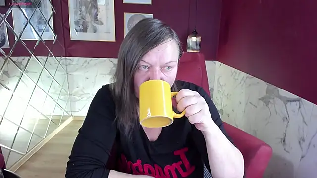 Snapshot of KellyPerfection chatting on 10-18-25, 05:20 KellyPerfection online show from 10-18-25, 05:20