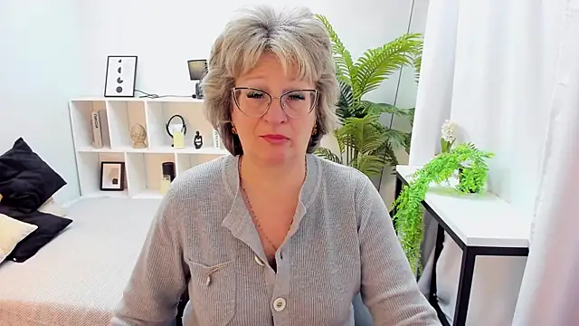 EvelynJoyful online show from 11-19-25, 05:07