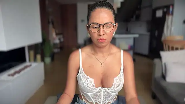 illaroom online show from 11-11-25, 04:02