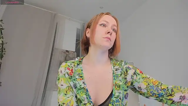 Snapshot of LilianKroft chatting on 05-14-26, 11:40 LilianKroft online show from 05-14-26, 11:40