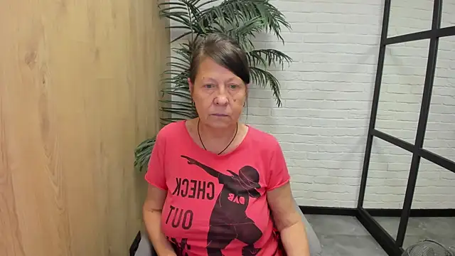 Snapshot of LindaPassionate chatting on 09-19-25, 01:15 LindaPassionate online show from 09-19-25, 01:15