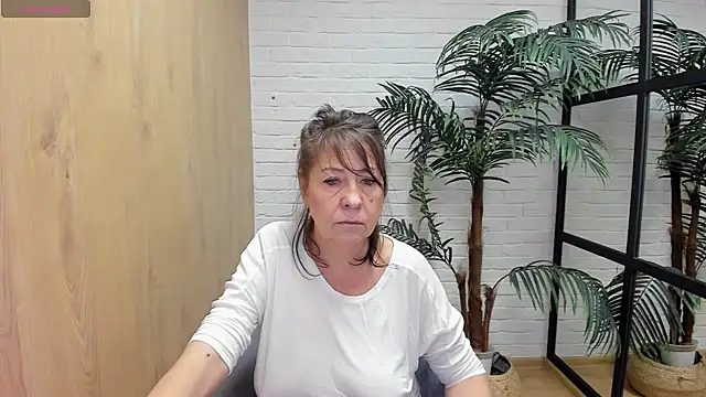 Snapshot of LindaPassionate chatting on 03-18-25, 05:23 LindaPassionate online show from 03-18-25, 05:23