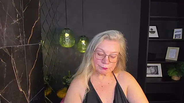 Snapshot of NataliMellow chatting on 10-17-25, 01:13 NataliMellow online show from 10-17-25, 01:13