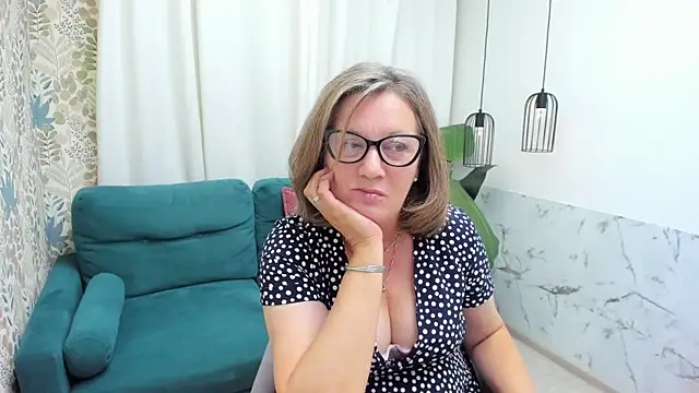 Snapshot of LeaPure chatting on 07-25-26, 05:15 LeaPure online show from 07-25-26, 05:15
