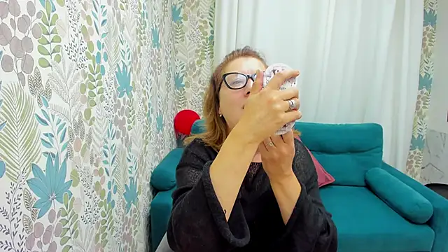 LeaPure online show from 09-27-25, 05:13