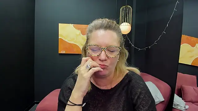 LeaPure online show from 03-01-25, 02:23