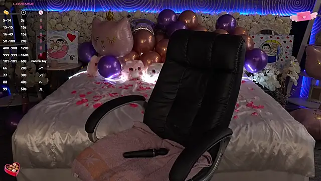 Snapshot of FoxyShy chatting on 02-12-26, 11:32 FoxyShy online show from 02-12-26, 11:32