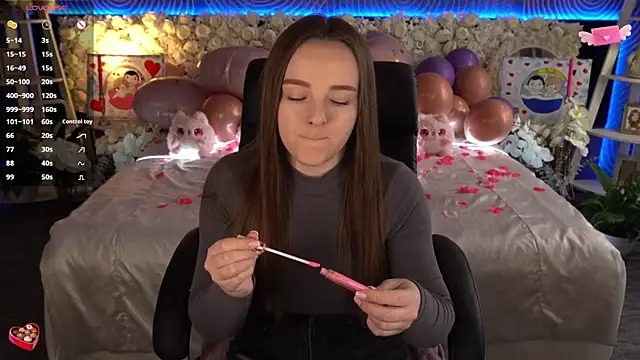 Snapshot of FoxyShy chatting on 03-04-26, 06:32 FoxyShy online show from 03-04-26, 06:32