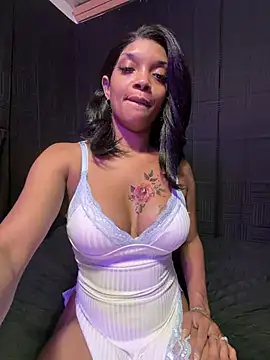 Snapshot of Rakiyahcharms chatting on 07-19-26, 05:32 Rakiyahcharms online show from 07-19-26, 05:32