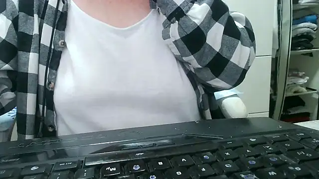 Snapshot of heidi60 chatting on 10-10-25, 06:42 heidi60 online show from 10-10-25, 06:42