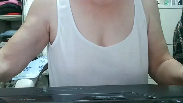 Snapshot of heidi60 chatting on 10-09-25, 09:43 heidi60 online show from 10-09-25, 09:43